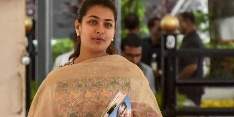 प्रणिती शिंदेंनी भाजप प्रवेशाच्या चर्चेला दिला पूर्ण विराम ; फेसबुकवर टाकलेली पोस्ट होते व्हायरल