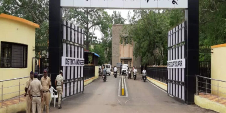 लाच प्रकरणी आरोपीला खोट्या गुन्ह्यात गुंतवले ; त्या खाजगी इसमास जामीन मंजूर