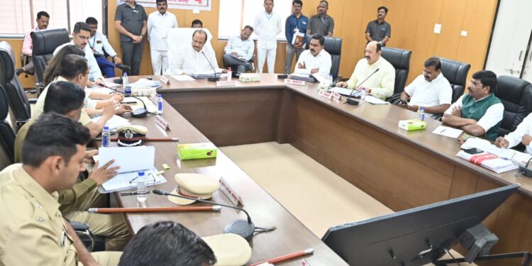 सोलापुरात अजित पवारांच्या शासकीय बैठकीकडे भाजप आमदारांनी फिरवली पाठ