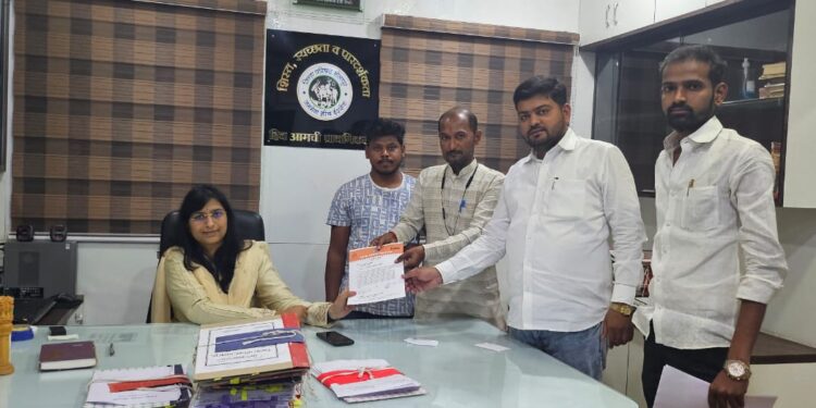 मनसे विद्यार्थी सेना सोलापूर झेडपीत ; आरटीई प्रवेश प्रक्रिया ताबडतोब सुरू करा अन्यथा….