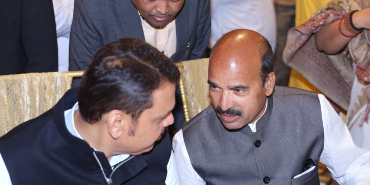 सोलापूरचे स्थानिक इच्छूक उमेदवार दिलीप शिंदे दिल्लीत तळ ठोकून ; भाजप नेत्यांच्या भेटीवर दिला भर