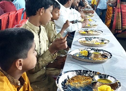 सोलापुरात एकवीस हजार शिवभक्तांसाठी झाली भोजनाची सोय ; रात्री बारा वाजेपर्यंत पंगती ; बापूंच्या नियोजनावर कौतुकाचा वर्षाव