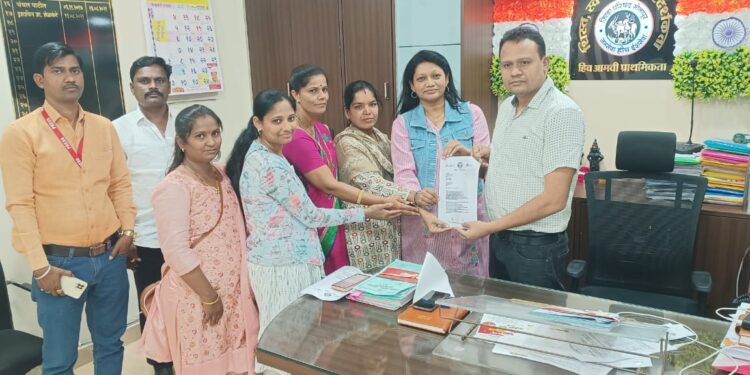 सोलापूर जिल्हा सरपंच संसदेसाठी झेडपी सीईओ मनिषा आव्हाळे यांना निमंत्रण