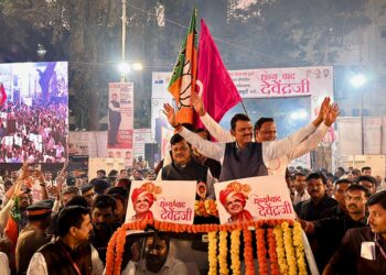 मुंबईतील मराठी माणसाला हक्काचे घर मिळवून देण्यासाठी आम्ही वाट्टेल ते करू ; देवेंद्र फडणवीस यांची ग्वाही