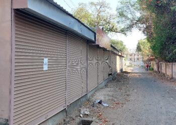 सोलापूरात राजकीय नेत्याचा बेकायदेशीर गाळे बांधण्याचा ‘सपाटा’ ;  पालकमंत्र्यांनी घातले लक्ष ; महापालिका करणार कारवाई