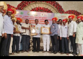 पालकमंत्री चंद्रकांत पाटलांचा सरपंच ग्रामसेवकांना हा सल्ला ; आदर्श ग्रामसेवक, सुंदर गाव, महा आवास अभियान पुरस्काराचे थाटात वितरण