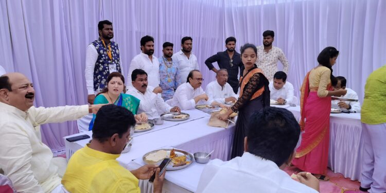 अजित पवारांसह राष्ट्रवादीच्या नेत्यांची किसन जाधव यांच्या निवासस्थानी भेट ; स्नेहभोजनावर मनसोक्त ताव