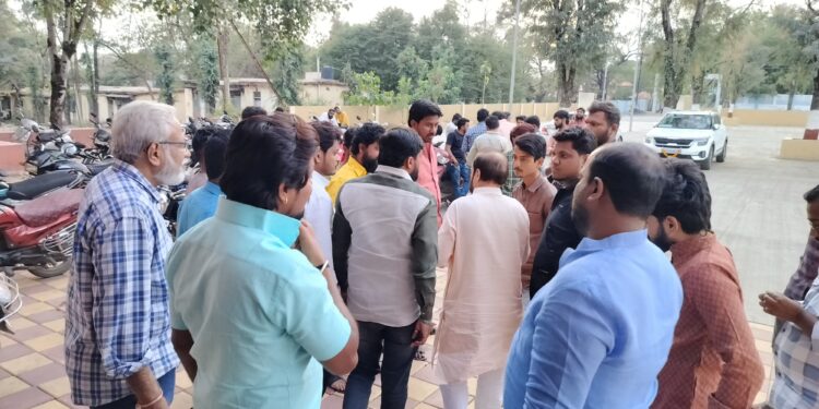 सोलापूर शिवजयंतीतील मंडळे पालकमंत्र्यांच्या ‘ओएसडी’कडे ; या वर्षी सांभाळून घ्या, आमचे पैसे अडकले आहेत 