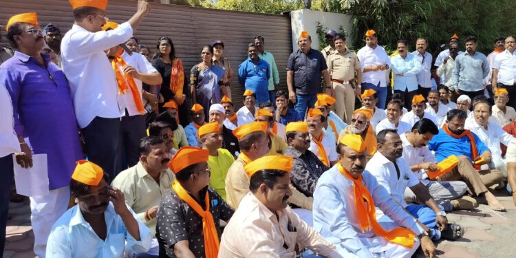 मराठा आंदोलक आ. सुभाष देशमुख यांच्या निवासस्थासमोर गेल्यानंतर काय घडले