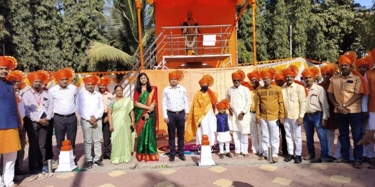 सोलापूर झेडपीतर्फे छत्रपती शिवाजी महाराजांना अभिवादन ; सारे वातावरण भगवेमय