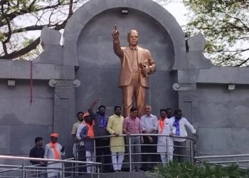 शिव -भीम सैनिकांच्या संरक्षणात असीम सरोदे, विश्वंभर चौधरी सोलापुरात कार्यक्रम स्थळी दाखल