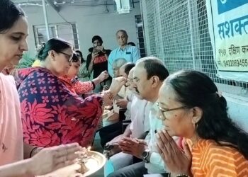 अयोध्येत पोलिसांनी आईला सांगितले, “तुम टेन्शन मत लो, अम्मा आ गयी है” ; चंद्रिका चौहान यांनी केले अयोध्येतील अनुभव कथन