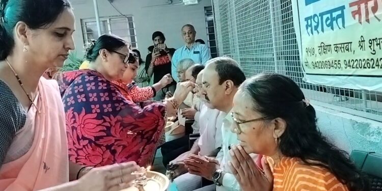 अयोध्येत पोलिसांनी आईला सांगितले, “तुम टेन्शन मत लो, अम्मा आ गयी है” ; चंद्रिका चौहान यांनी केले अयोध्येतील अनुभव कथन