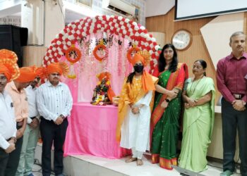 सोलापूर जिल्हा परिषदेत छ्त्रपती शिवरायांच्या विचारांचा जागर ; शिवगीतांनी स्फुल्लिंग जागवले !