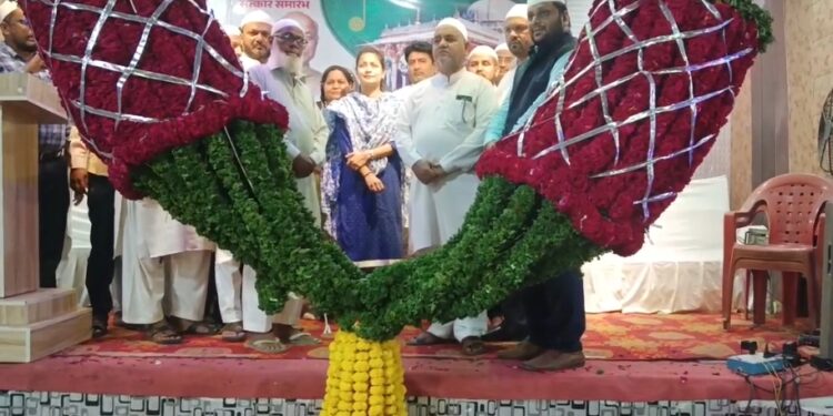 सोलापुरातून 200 मुस्लिम बांधव अजमेरकडे रवाना ;  आमदार प्रणितीताईंनी दुवा करण्याचे केले आवाहन