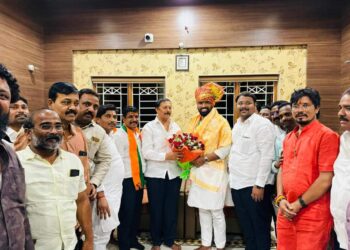 राम सातपुते यांच्या स्वागताला मालकांच्या कार्यकर्त्यांची वाणवा ; किरण देशमुखांची ही दांडी ; आमदार, जिल्हाध्यक्ष सचिन कल्याणशेट्टी तासभर थांबून