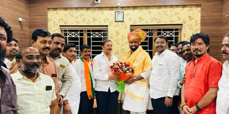 राम सातपुते यांच्या स्वागताला मालकांच्या कार्यकर्त्यांची वाणवा ; किरण देशमुखांची ही दांडी ; आमदार, जिल्हाध्यक्ष सचिन कल्याणशेट्टी तासभर थांबून