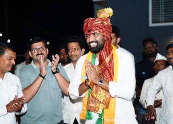 राम सातपुते यांनी मोहोळ तालुका पिंजून काढला ! मोहोळच्या सावलीत भेटले उमेशदादा तर नरखेडच्या वाड्यात संतोष अण्णा ; यशवंत तात्या, मनोहर भाऊंच्याही झाल्या भेटी