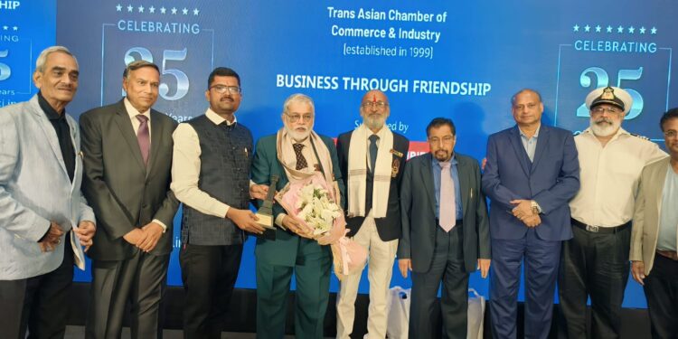 संचारचे मारुती बावडे द पिलर ऑफ हिंदुस्तानी सोसायटीच्या पुरस्काराने सन्मानित 