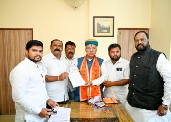 सोलापूरसाठी भाजपकडून बोगस दाखलेवाला उमेदवार नको ; या  संघटना भेटल्या केंद्रीय न्यायमंत्री अर्जुन मेघवाल यांना 