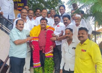 बाबा कारंडे यांना विरोध ; शंकर चौगुले झाले बिनविरोध , मुजीब शेख व्हॉईस चेअरमन; लेबर फेडरेशन चेअरमन निवडणूक ठरली लक्षवेधी