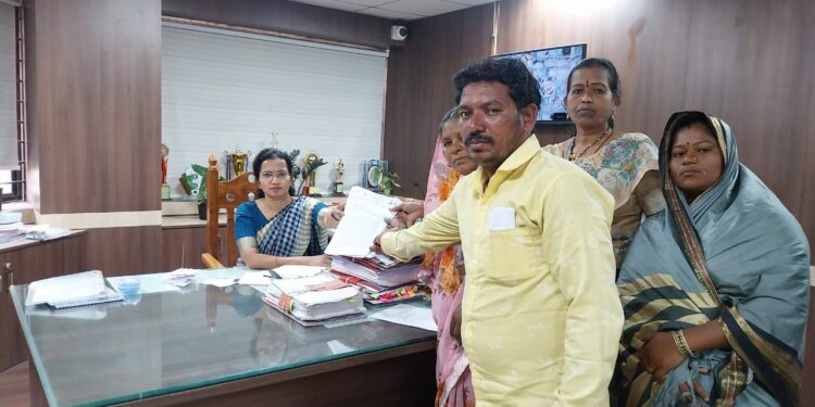 चिंचोली एमआयडीसीत गॅस स्फोटात विलास पवार यांचे घर बेचिराग ; माजी नगरसेविका राजश्री चव्हाण यांचे जिल्हाधिकारी यांना निवेदन