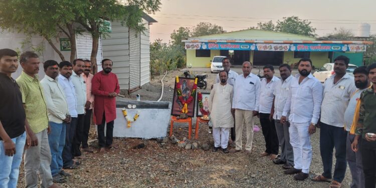 मार्डीमध्ये जनावरांच्या पाणपोईची सुरुवात ; या प्रतिष्ठानचा उपक्रम