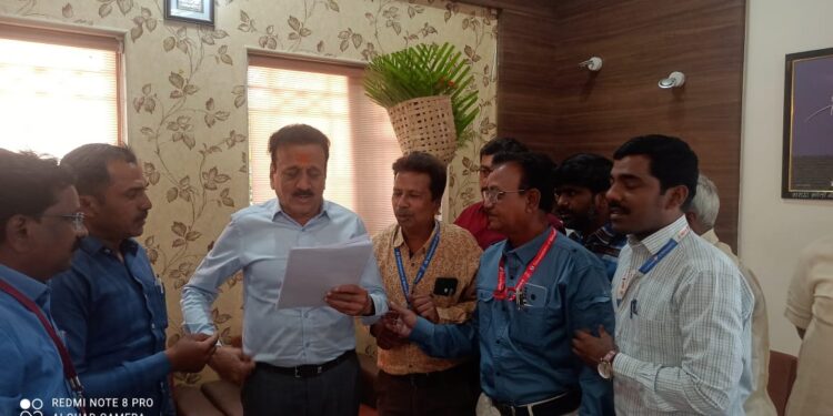 नामदार गिरीशभाऊंचे जिल्हा परिषद युनियनला हे आश्वासन ; मुंबईत बैठक लावणार