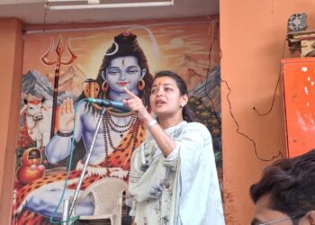 आमदार प्रणिती शिंदेंचा दक्षिणमध्ये झंझावात ; हसापुरेंच्या नियोजनाने वातावरण काँग्रेसमय ; चिमणी, विमानसेवेकडे लक्ष वेधले