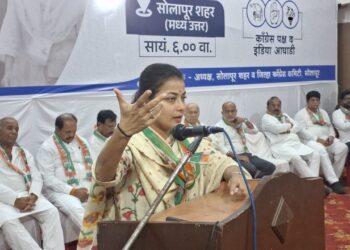 आमदार प्रणिती शिंदे दौरा अर्धवट सोडून दिल्लीला रवाना ; सोलापुरात चर्चेला उधाण