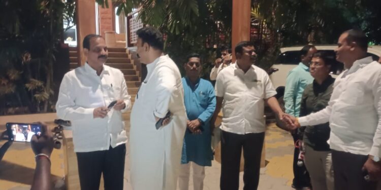 आमदार संजयमामांच्या फार्म हाऊसवर झालेल्या बैठकीत भाजपच्या रणजीतसिंह निंबाळकर यांना विजयी करण्याचा निर्धार