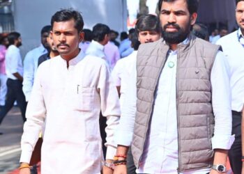 ओ शिंदे साहेब, हा काय सातबारा आहे का ? वडील झाले की मुलगी त्या जागी यायला? लोकसभा निवडणुकी अगोदरच प्रत्योरोपांचा धुराळा