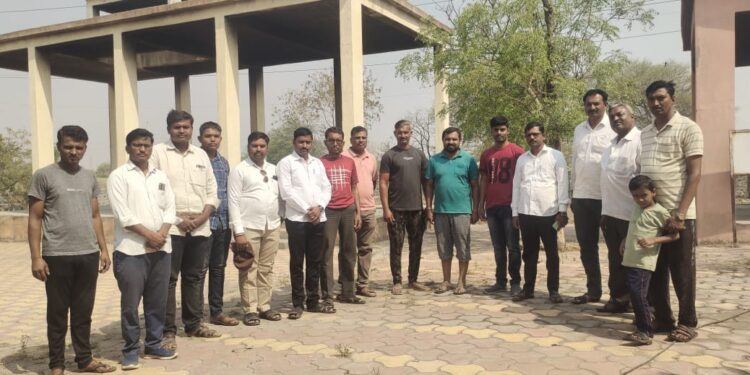 हिंदू स्मशानभूमी स्वच्छ करून मंद्रूपच्या युवकांनी साजरी केली होळी पौर्णिमा