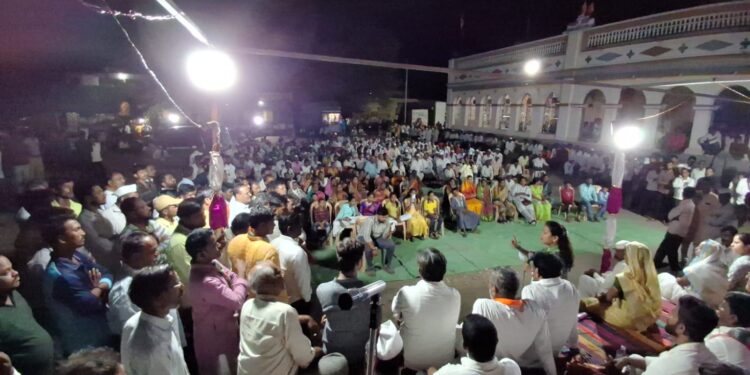 प्रणिती शिंदे | मग बघा भाजपचा ‘गेम ओव्हर’ ; म्हेत्रेंच्या अक्कलकोट मध्ये काँग्रेसला प्रचंड प्रतिसाद ; सभांना उसळली गर्दी