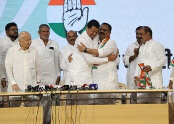 दिलीप माने यांचा भाजपला इशारा ; मुंबईत  काँग्रेस प्रवेशानंतर काय म्हणाले माने….