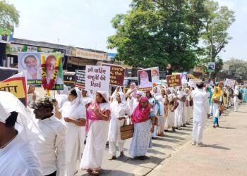 सोलापुरात आसाराम बापूंच्या समर्थनार्थ सकल हिंदू समाज रस्त्यावर ; मोठ्या पदयात्रेने वेधले लक्ष