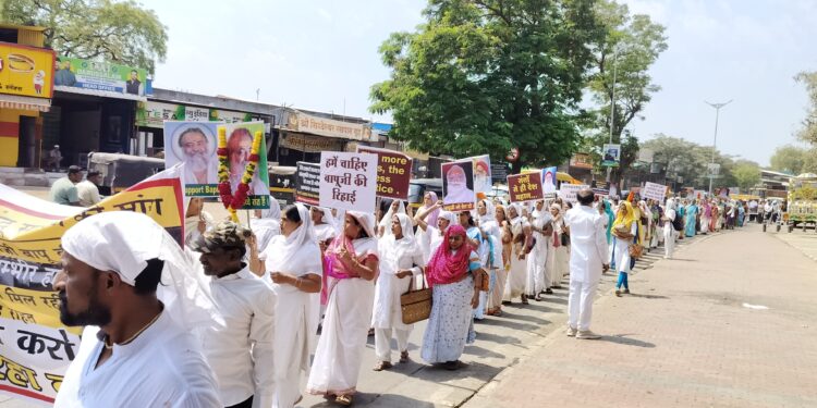 सोलापुरात आसाराम बापूंच्या समर्थनार्थ सकल हिंदू समाज रस्त्यावर ; मोठ्या पदयात्रेने वेधले लक्ष