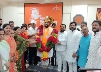 भाजपचा खासदार नाही शिवसेनेचा लहान भाऊ म्हणून काम करेन ! शिवसेना नेत्यांच्या भेटीत राम सातपुते यांचे वचन