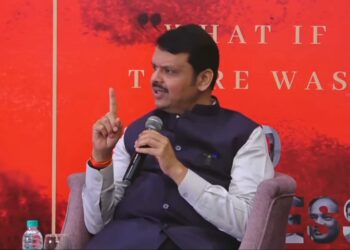 राजकारणात उत्तर देण्याची योग्य वेळ साधावी लागते तेव्हाच लोक ऐकतात ; देवेंद्र फडणवीस यांचा निशाणा कुणावर