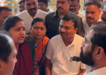 सोलापूर लोकसभेसाठी ज्योती वाघमारे यांना उमेदवारी द्या ; शिंदे गटाचे पदाधिकारी भेटले मुख्यमंत्र्यांना