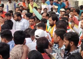 भाजप उमेदवार राम सातपुतेंची सोलापुरात जोरदार एन्ट्री ; कार्यकर्त्यांकडून जंगी स्वागत; जय श्रीराम घुमला नारा