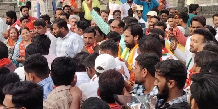 भाजप उमेदवार राम सातपुतेंची सोलापुरात जोरदार एन्ट्री ; कार्यकर्त्यांकडून जंगी स्वागत; जय श्रीराम घुमला नारा