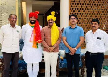 राम सातपुते यांनी घेतली राजन पाटलांची भेट ; शहरातील राष्ट्रवादी काँग्रेस भेटीपासून दूरच