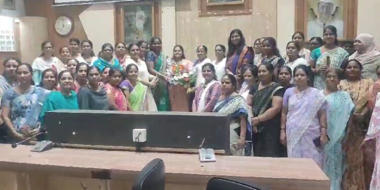 सोलापूर झेडपीतील महिला कर्मचाऱ्यांना आता या सुविधा मिळणार ; मराठा सेवा संघाच्या कार्यक्रमात सीईओ आव्हाळे यांचे आश्वासन