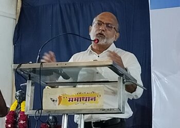 मोदींनी आयुष्यातली पहिली गॅरंटी पाळली नाही ते देशाला कसली गॅरंटी देणार ; मते मागायला आल्यास दोन लाख कोटींचा हिशोब मागा ; सोलापुरात निरंजन टकले गरजले !