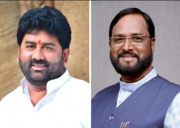 “साबळे दिल्लीतून काय बोलता गल्लीत या” ; काँग्रेसच्या चेतन नरोटे यांनी घेतले शिंगावर