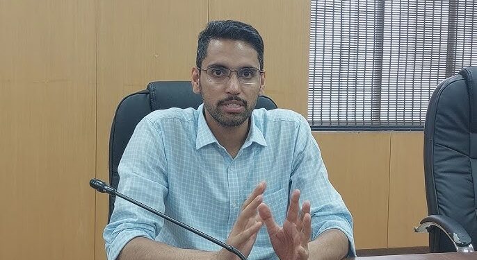 सोलापुरात आता धरणे, आंदोलन, मोर्चा, निदर्शने, उपोषण करता येणार नाही ; जिल्हाधिकाऱ्यांनी या कालावधीत घातले निर्बंध