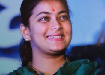 प्रणिती कधीच मंत्री झाली असती पण मी….., सुशीलकुमार शिंदे यांनी काय सांगितले ; ‘प्रणिती इज फायटर’