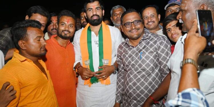 राम सातपुते यांनी घेतली सोलापुरातील विटभट्टी व्यावसायिकांची भेट ; दिली ही ग्वाही