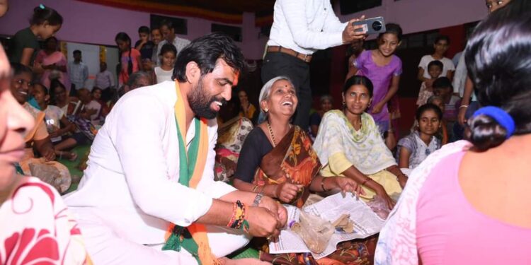 विडी कामगार महिलांचा निर्धार “अब की बार राम भाऊ खासदार” ; भाजयुमो राष्ट्रीय सरचिटणीस रोहित चहल यांनी केले मार्गदर्शन